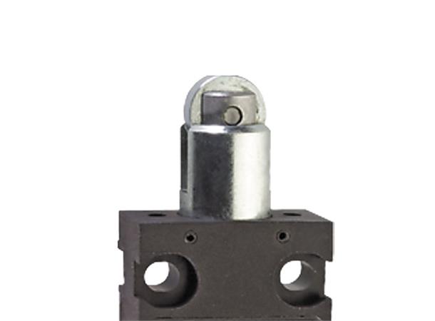 3877